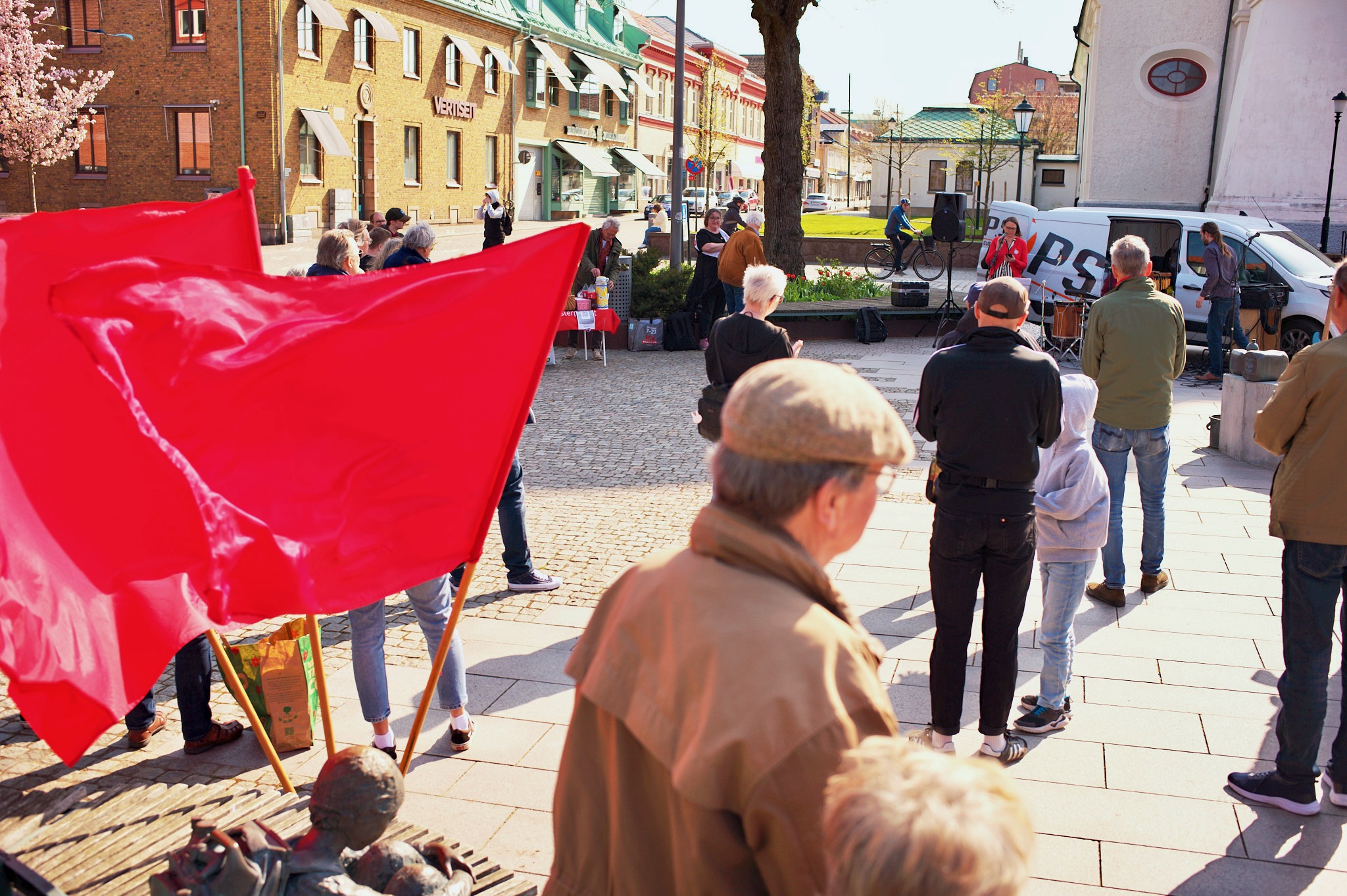 1 maj 2024, röda fanor och talare